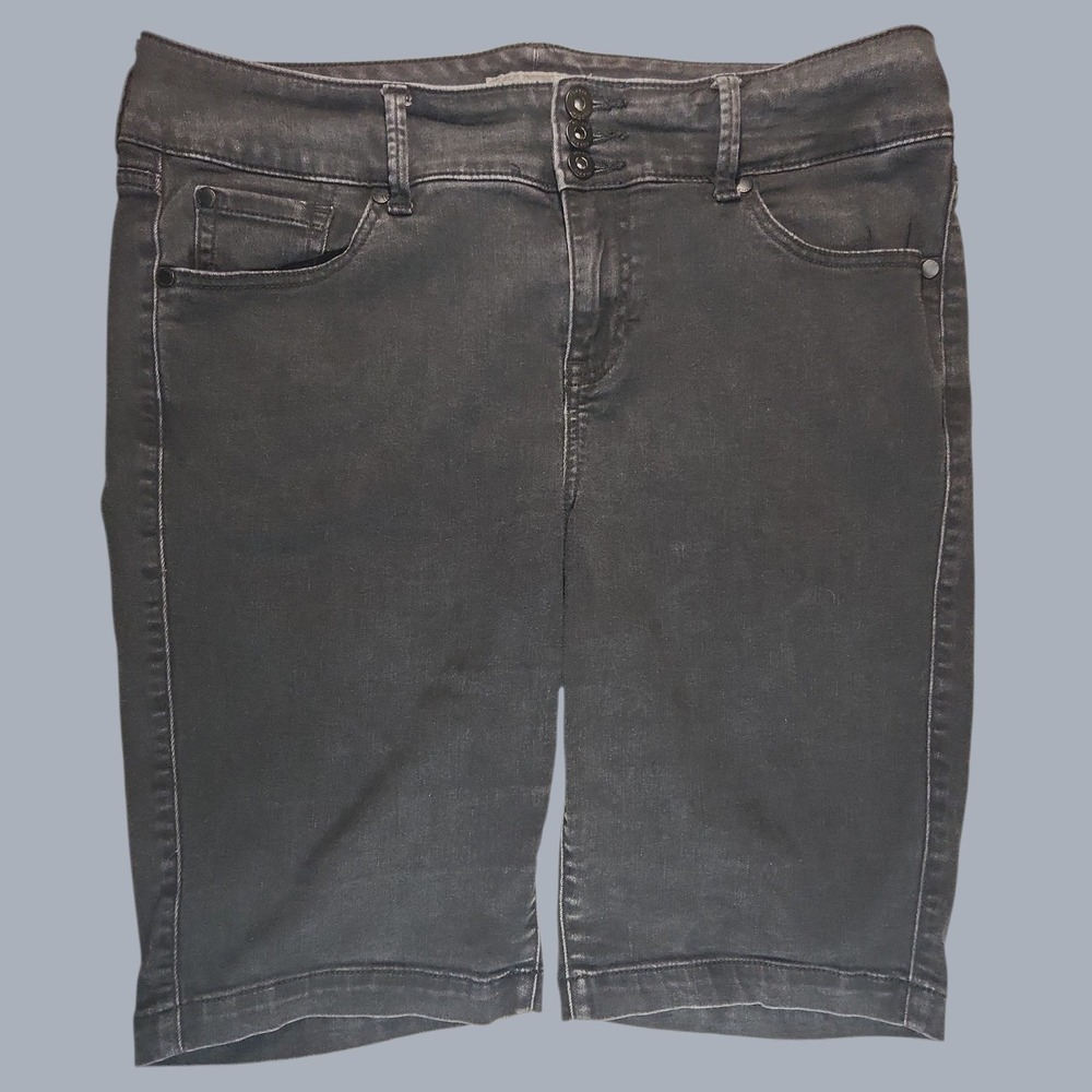 Torrid Bermuda Shorts Womens 16 Black Stretch Denim 3 Button Mid Rise Casual